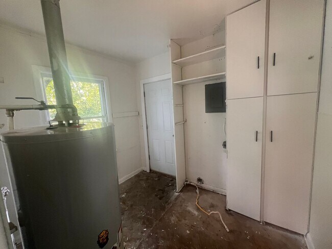 Building Photo - Charming 2 Bedroom 1 Bath located Northeast Wichita, Near WSU and I-35- Move-In Ready