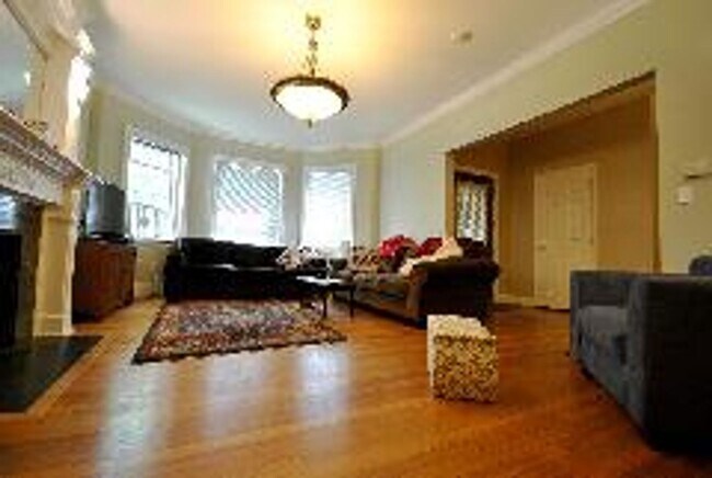 Building Photo - Renovated Brookline 3 Bed/2 Bath Duplex in Washington Square on Addington Rd.  Sept 1st, NO FEE