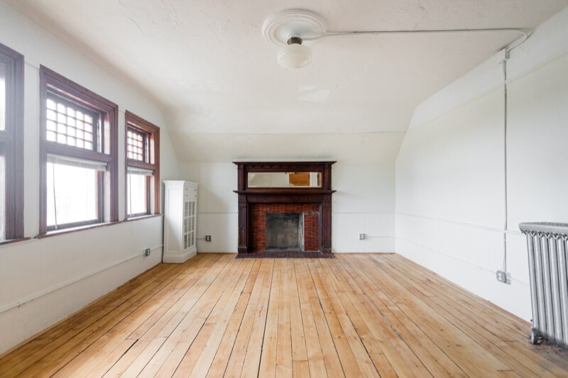 Building Photo - 223 E Ferry St