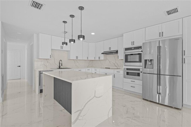 Building Photo - 6001 Tampa Shores Blvd