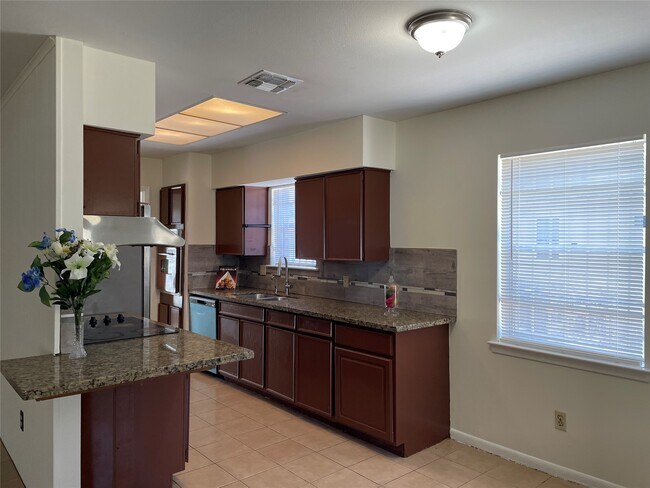 Building Photo - 8830 Sharpcrest St