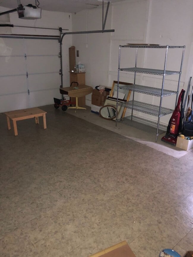 Building Photo - Lovely 3 bedroom House in G Section of Rohnert Park Available Soon!