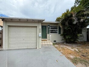 Building Photo - 447 Conniston Rd