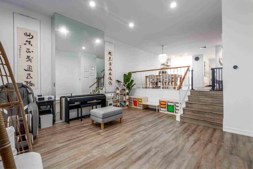 Building Photo - 5848 Canterbury Dr