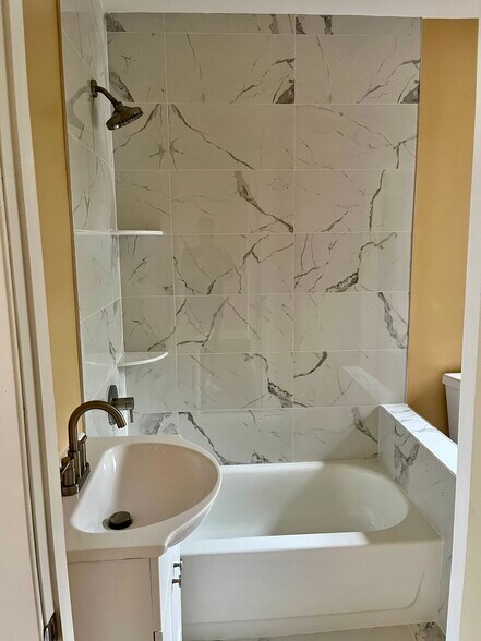 Building Photo - 4927 Wissahickon Ave