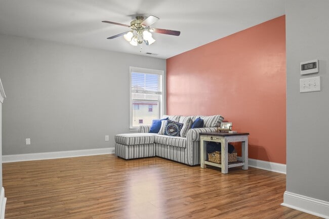 Building Photo - 401 Hope Ct