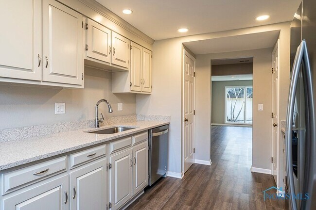 Building Photo - 4045 Hillandale Rd