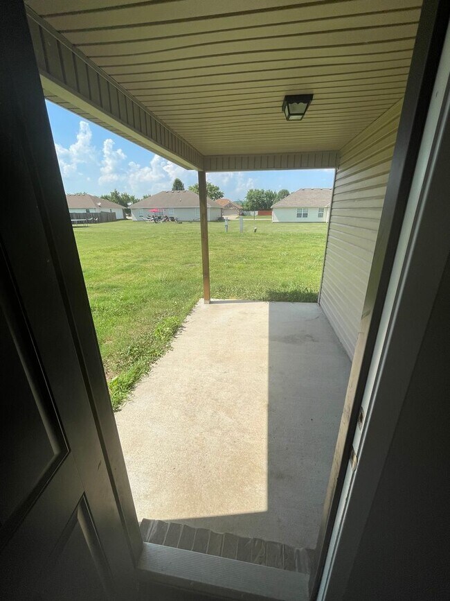 Building Photo - 3 bedroom 2 bath home for rent in Elkins