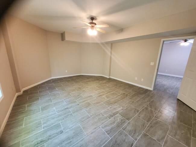 Building Photo - 455 Emerald Lake Dr