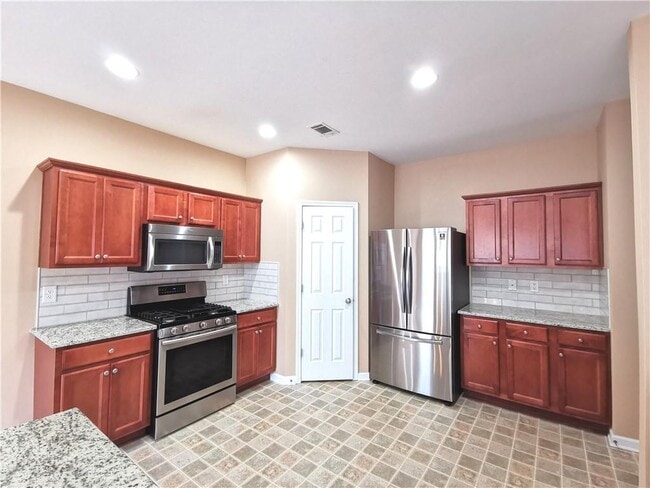 Building Photo - 2430 Woodford Ln NE