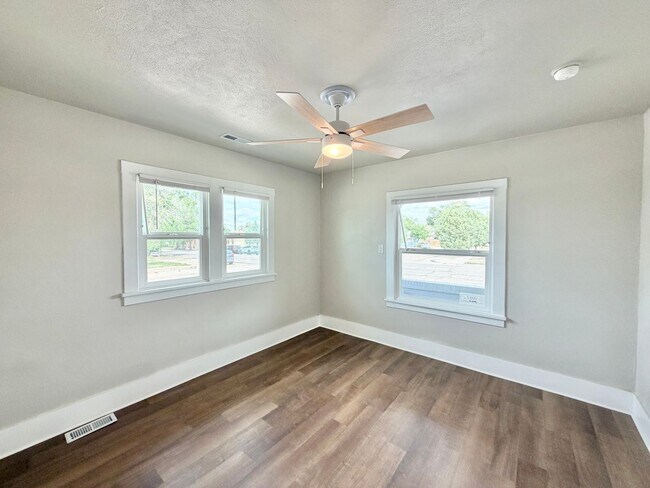 Building Photo - Updated 4BR with Fireplace, Deck & Private Backyard