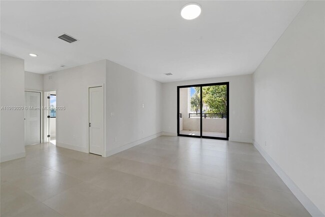 Building Photo - 4303 E 8th Ct