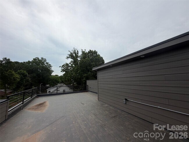 Building Photo - 212 S Smallwood Pl