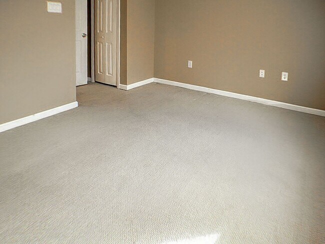 Building Photo - Two Bed Point Breeze Townhouse