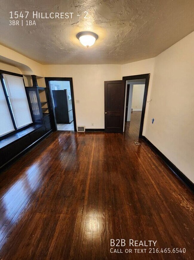 Building Photo - 1547 Hillcrest-2.