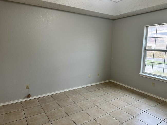 Building Photo - 1821 W Portales Dr