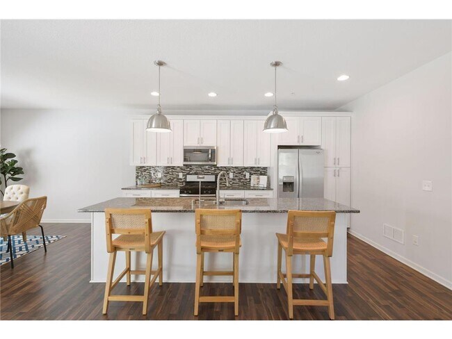 Building Photo - 10829 S Shore Dr