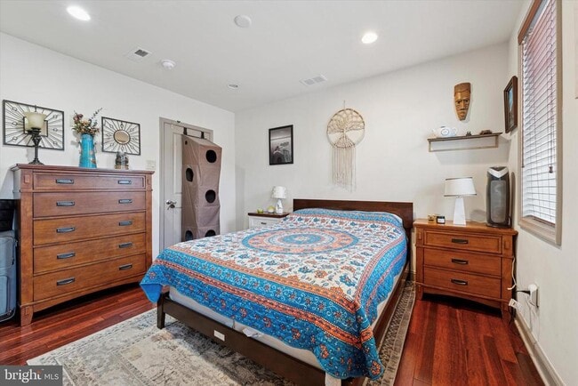 Building Photo - 2423 S Bancroft St