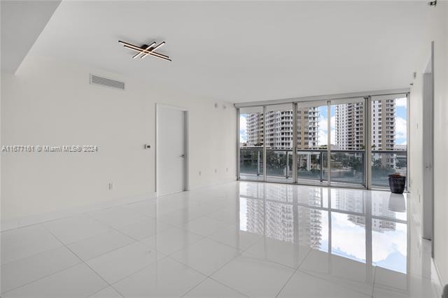 Building Photo - 495 Brickell Ave