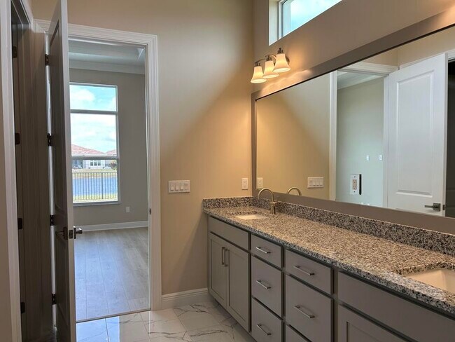 Building Photo - 11243 SW Pietra Wy