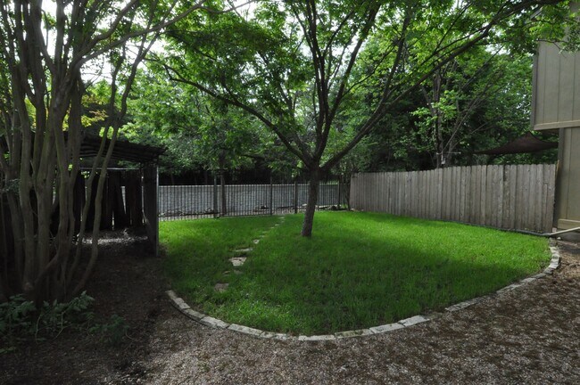 Building Photo - 13405 Saddlebrook Trail