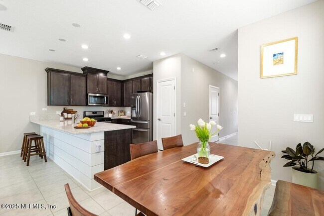 Building Photo - 91 Pinebury Ln