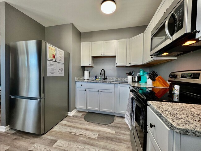 Building Photo - Fully furnished apartment with all utilities and High-speed internet included