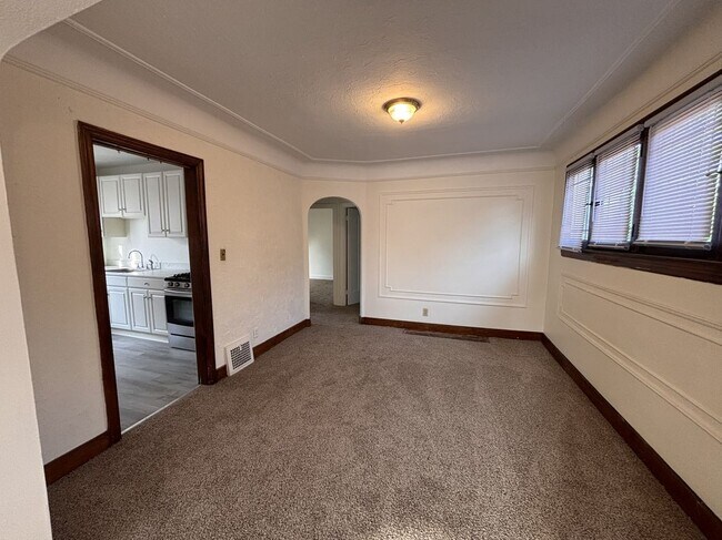 Building Photo - 4401 Buckingham
