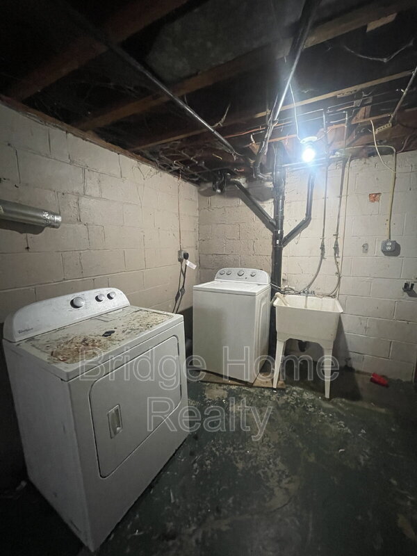 Building Photo - 149 Parkwood Rd