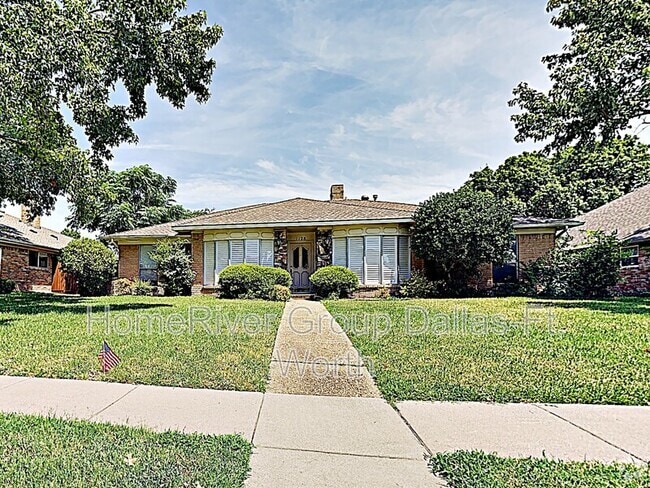 Building Photo - 1128 Stratford Dr