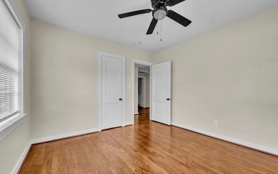 Building Photo - 741 Center Pl SW