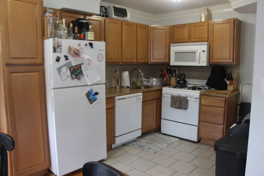 Building Photo - 635 N Nelson St