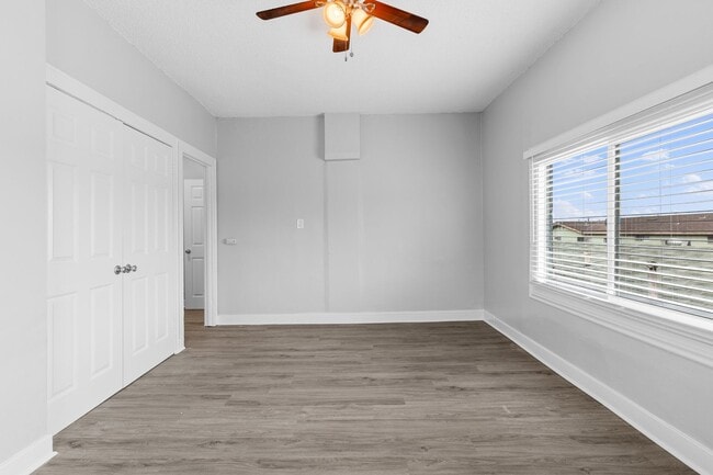 Interior Photo - 1424 Chestnut Avenue