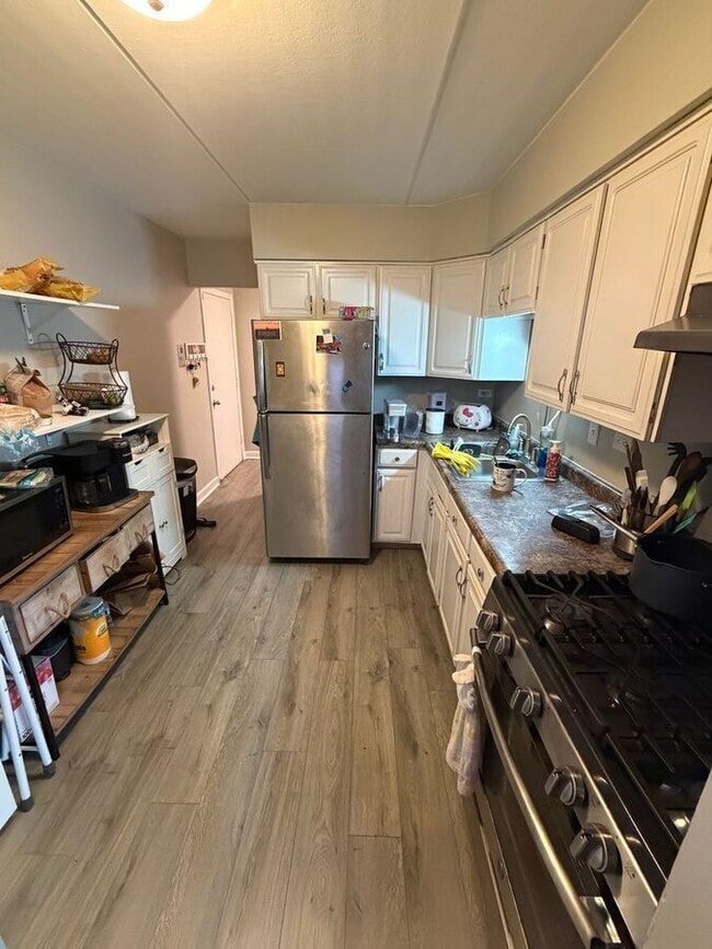 Building Photo - 170 E Lake St