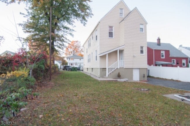 Building Photo - 1410 Hussa St
