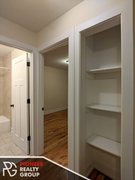 Building Photo - 557 W Arlington Pl
