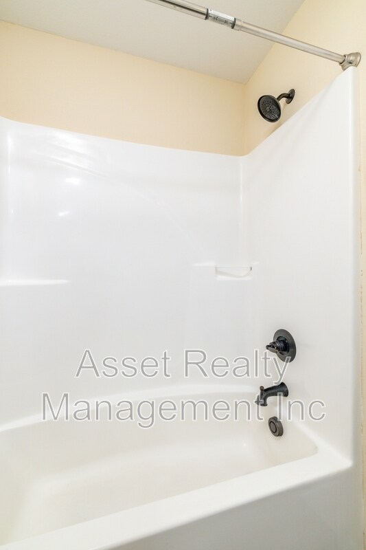 Building Photo - 910 Warrior Hill Dr