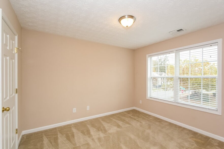 Building Photo - 1000 Maple Leaf Dr