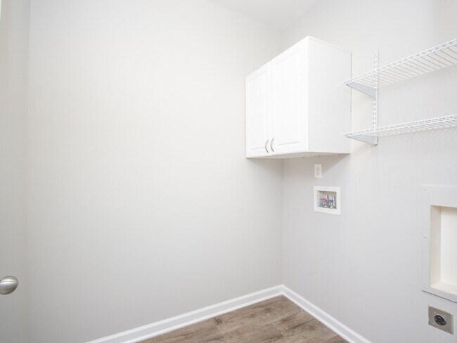 Building Photo - Gorgeous Corner-Lot Home in Canebrake Club – Lawn Care Included