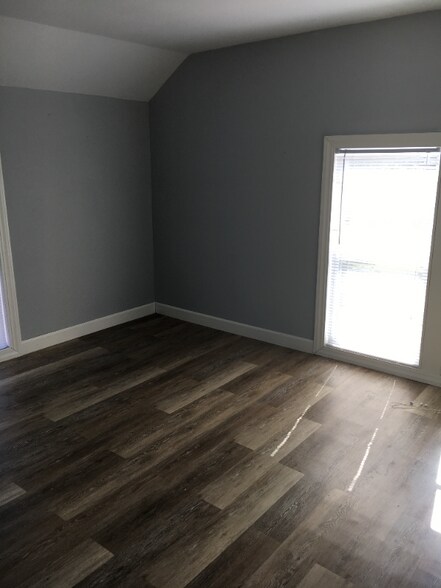 Building Photo - 1306 Charles St