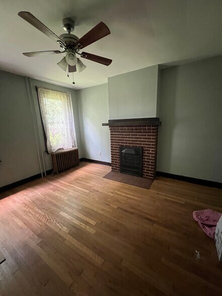 bedroom - 382 S Winebiddle St