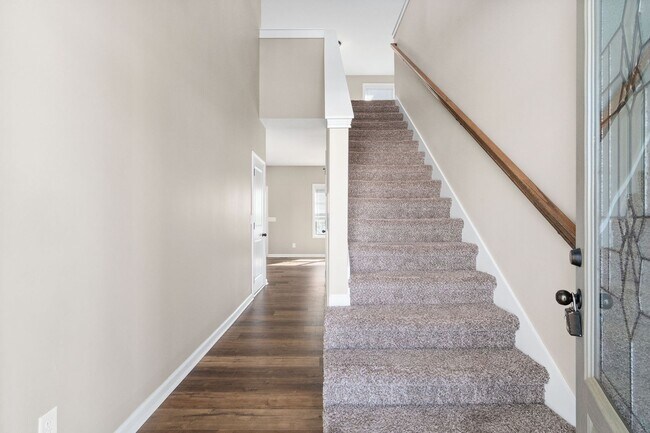 Building Photo - Pet Friendly Four Bedroom!