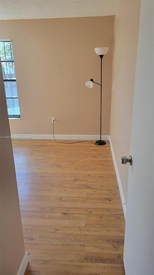 Building Photo - 914 NW 106th Ave Cir