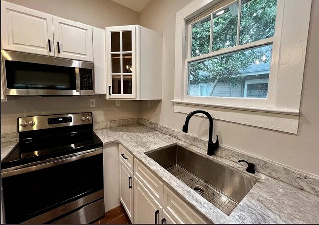 Building Photo - 209 S Fulton St