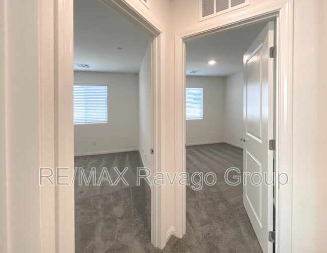 Building Photo - 9920 S Ullom Dr