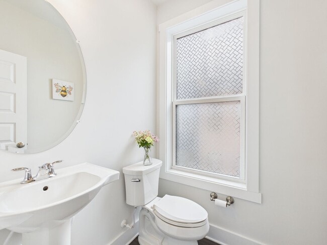 Building Photo - 6 Flatwater Row