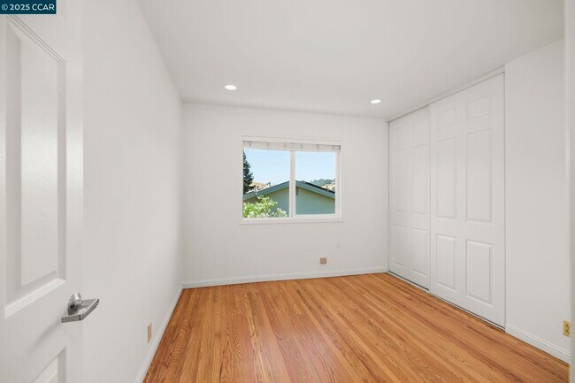 Building Photo - 18 Wimpole St