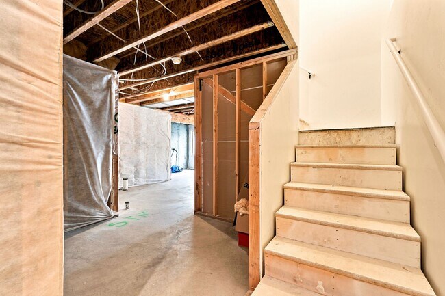 Building Photo - 3 Bedroom 2.5 Bathroom Townhome in Bluffdale!