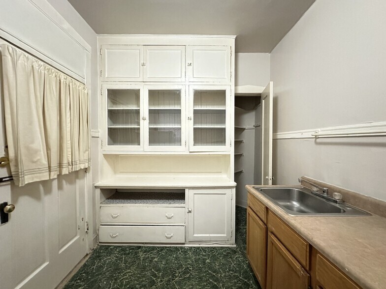 Building Photo - 1309 Oak Ave