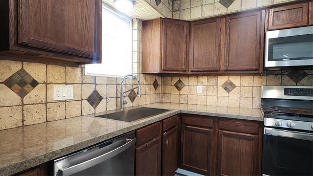 Building Photo - 3927 Emerald Dr
